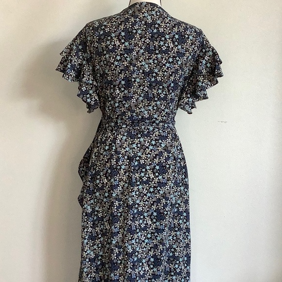 Max Studio wrap dress floral print blue and white size  M - Picture 4 of 9